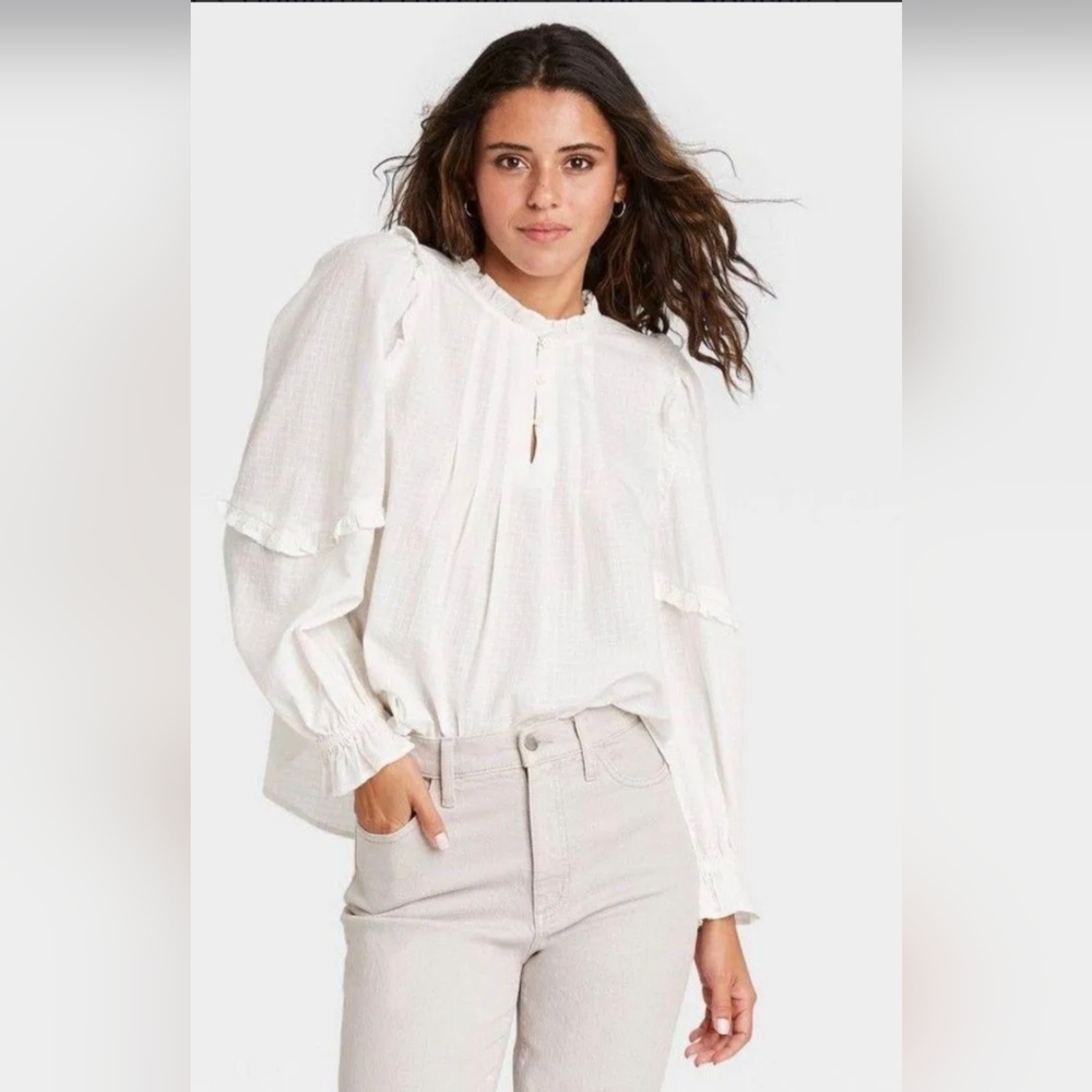 NWOT Universal Thread White Long Sleeve Ruffled Blouse with 3 Buttons - XS